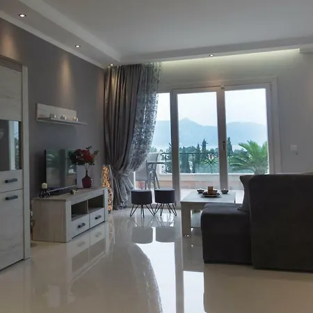 Sunshine 3 With Sea View Holiday home